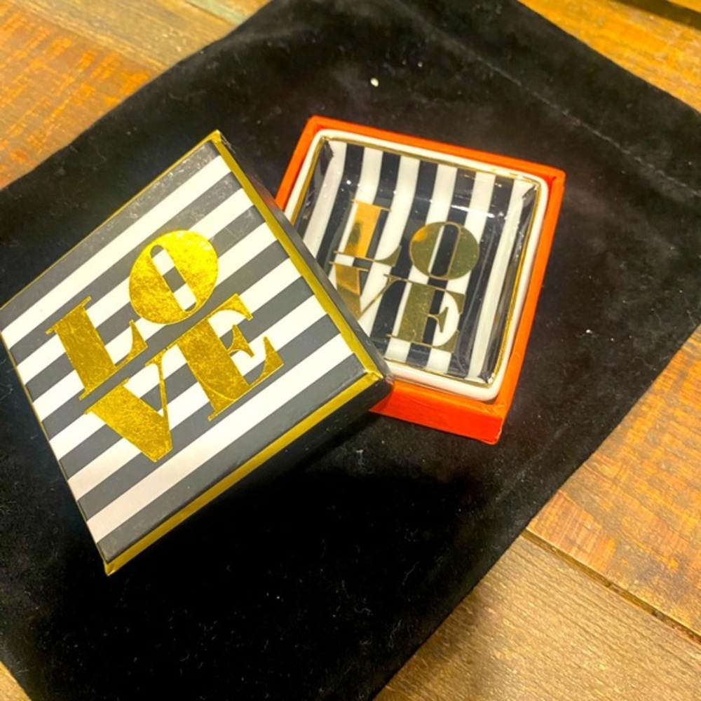 LOVE mini dish-perfect for your ring, pills, spare change!so pretty & practical